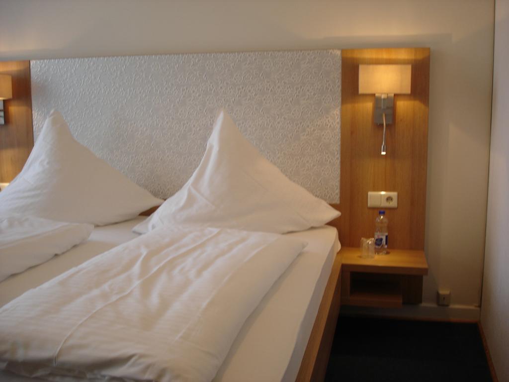 Rhein-Hotel Andernach Esterno foto
